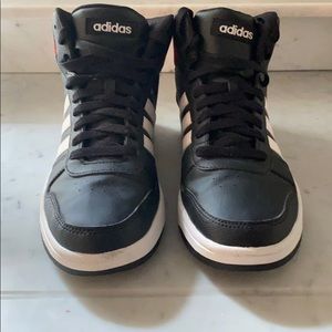 Young men’s sz 7 adidas high tops